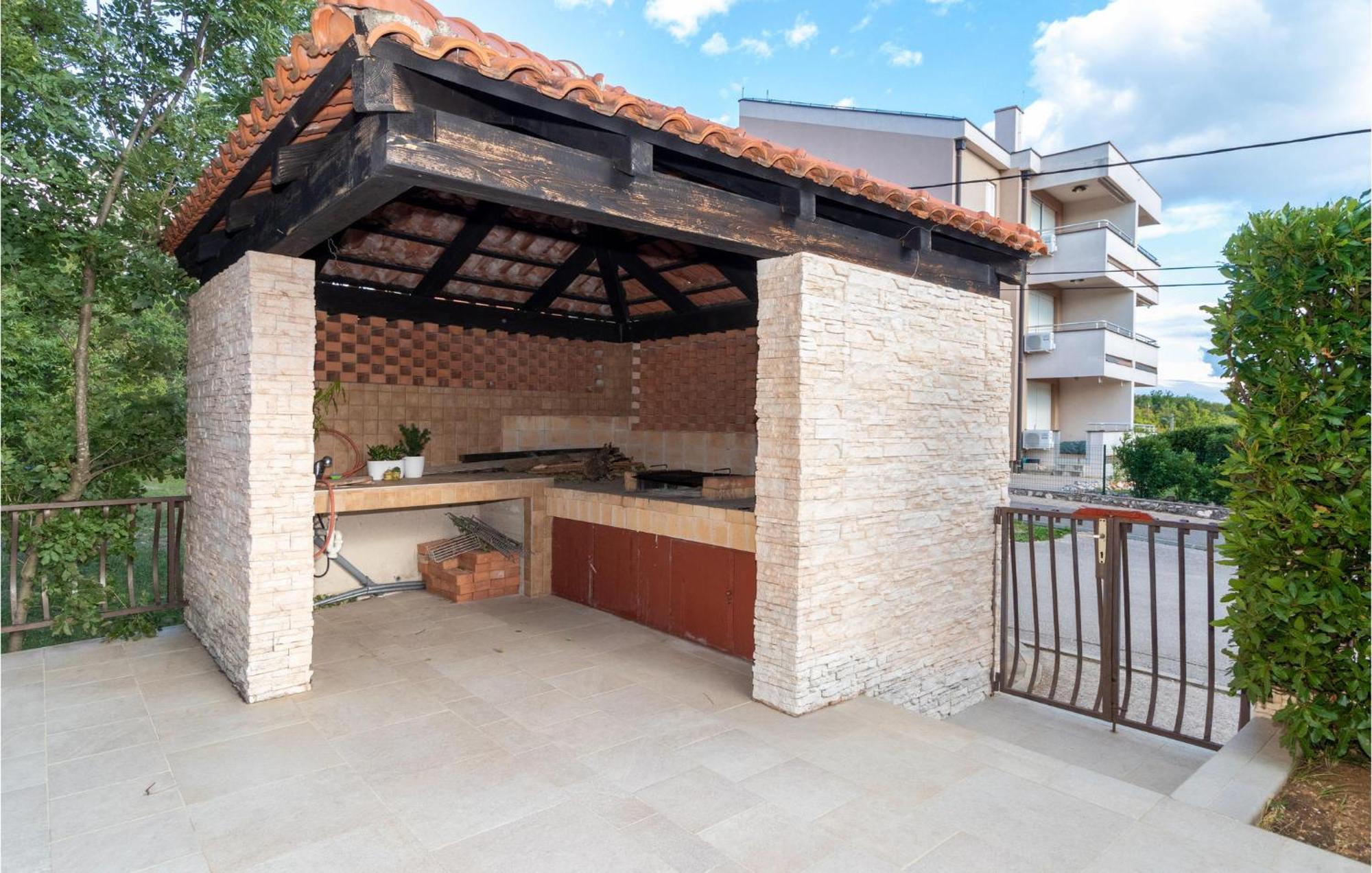 1 Bedroom Cozy Apartment In Jadranovo Exterior foto